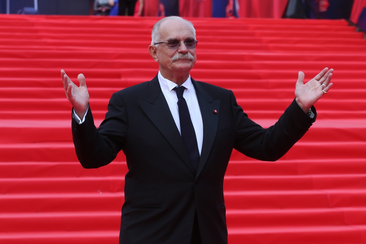 Ммкф сайт. Бондарчук ммкф. Московский кинофестиваль 2021 красная дорожка. Ммкф сайт. Ммкф сайт.